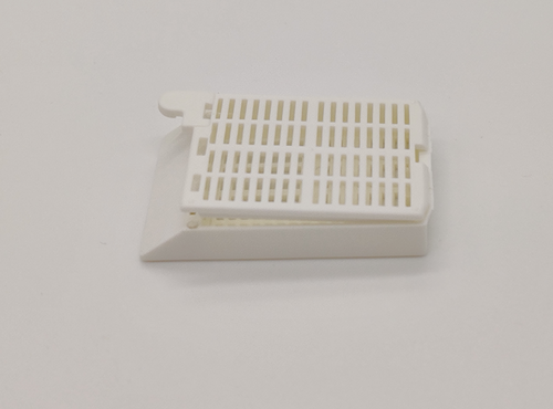 [GEN-GS-1094W] plastic biopsy tissue cassettes with attached lid and 35 angled face white